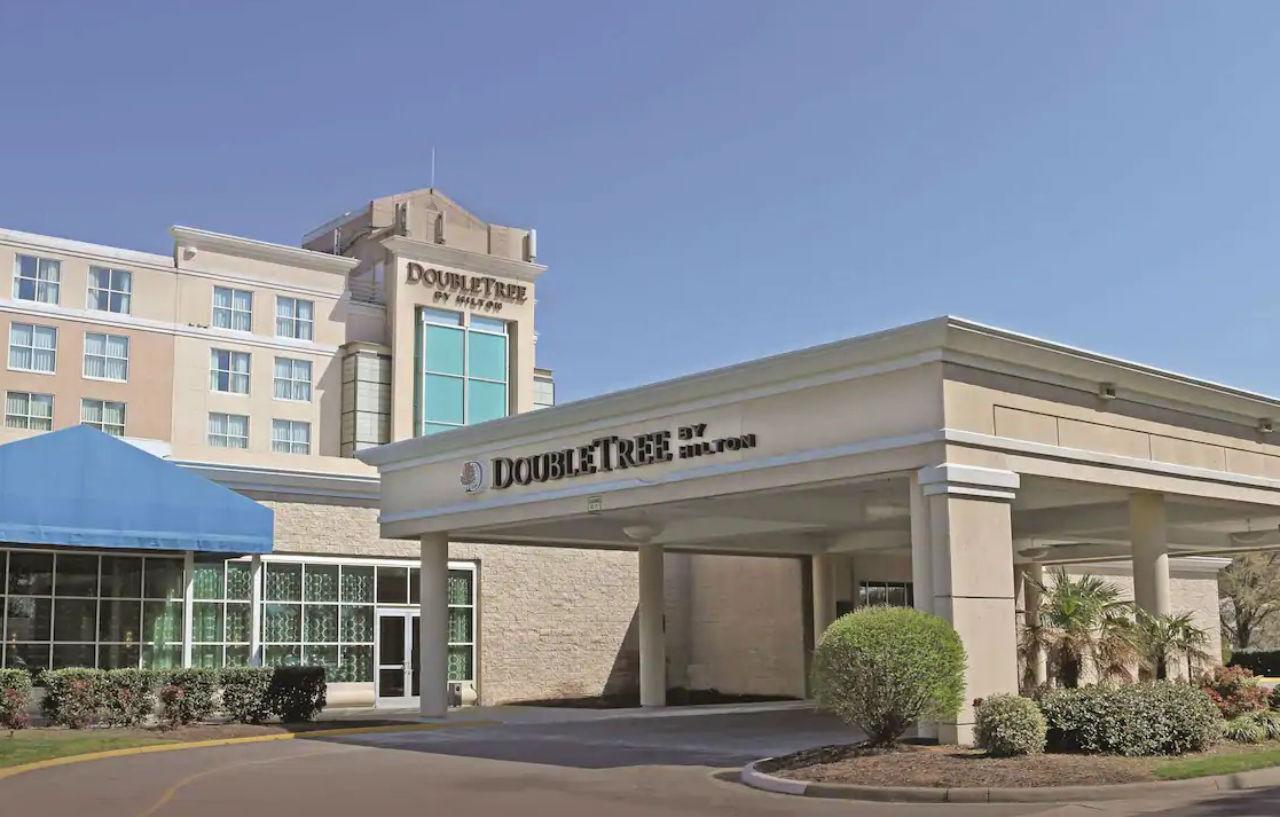 Отель Doubletree By Hilton Norfolk Airport Экстерьер фото