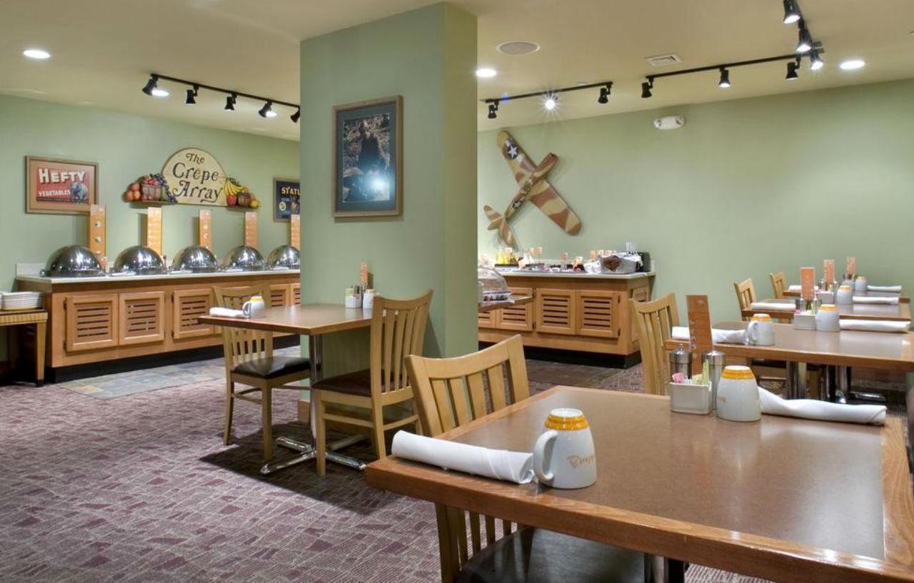 Отель Doubletree By Hilton Norfolk Airport Экстерьер фото