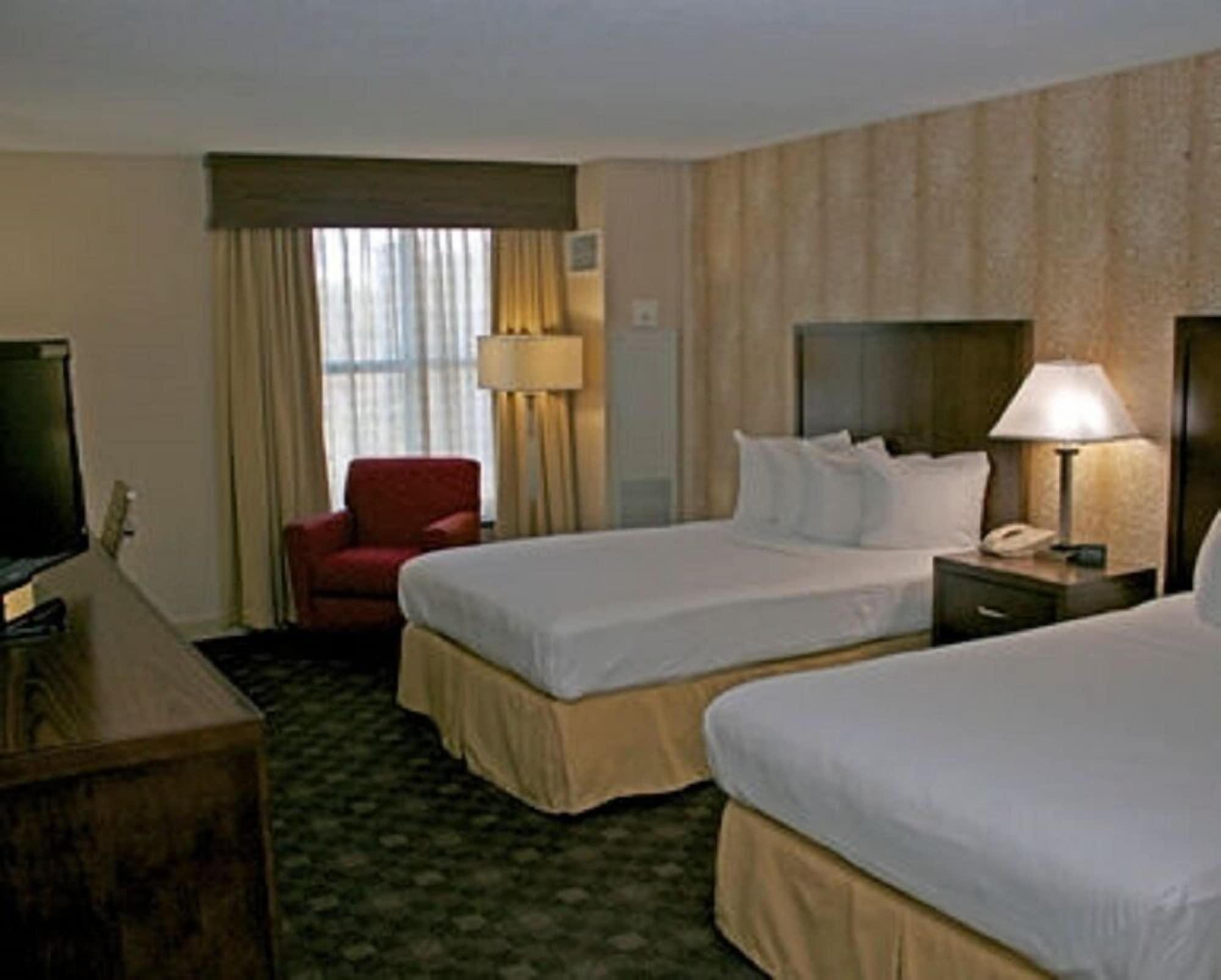 Отель Doubletree By Hilton Norfolk Airport Экстерьер фото